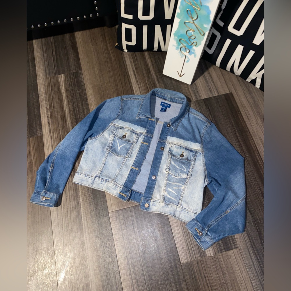 Arizona Light Wash Two-Tone Denim Jacket